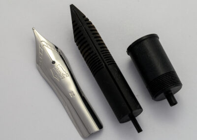 Edelstahlfeder JoWo#8 mit Ebonit-Tintenleiter und Hülse